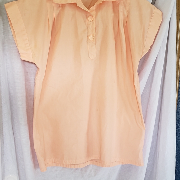 The Unbranded Brand Tops - VTG Elegant Peach Women's Blouse. Short sleeve. Light weight.